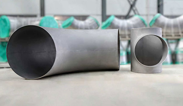 Was sind die Unterschiede zwischen geschmiedeten und gegossenen 90-Grad-Gewindebögen?