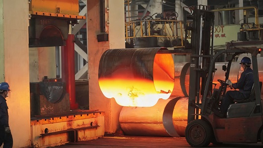 Präzisionsfertigung: Formen eines T-Stücks bei Jiangyin Gaoxin Pipe Fittings