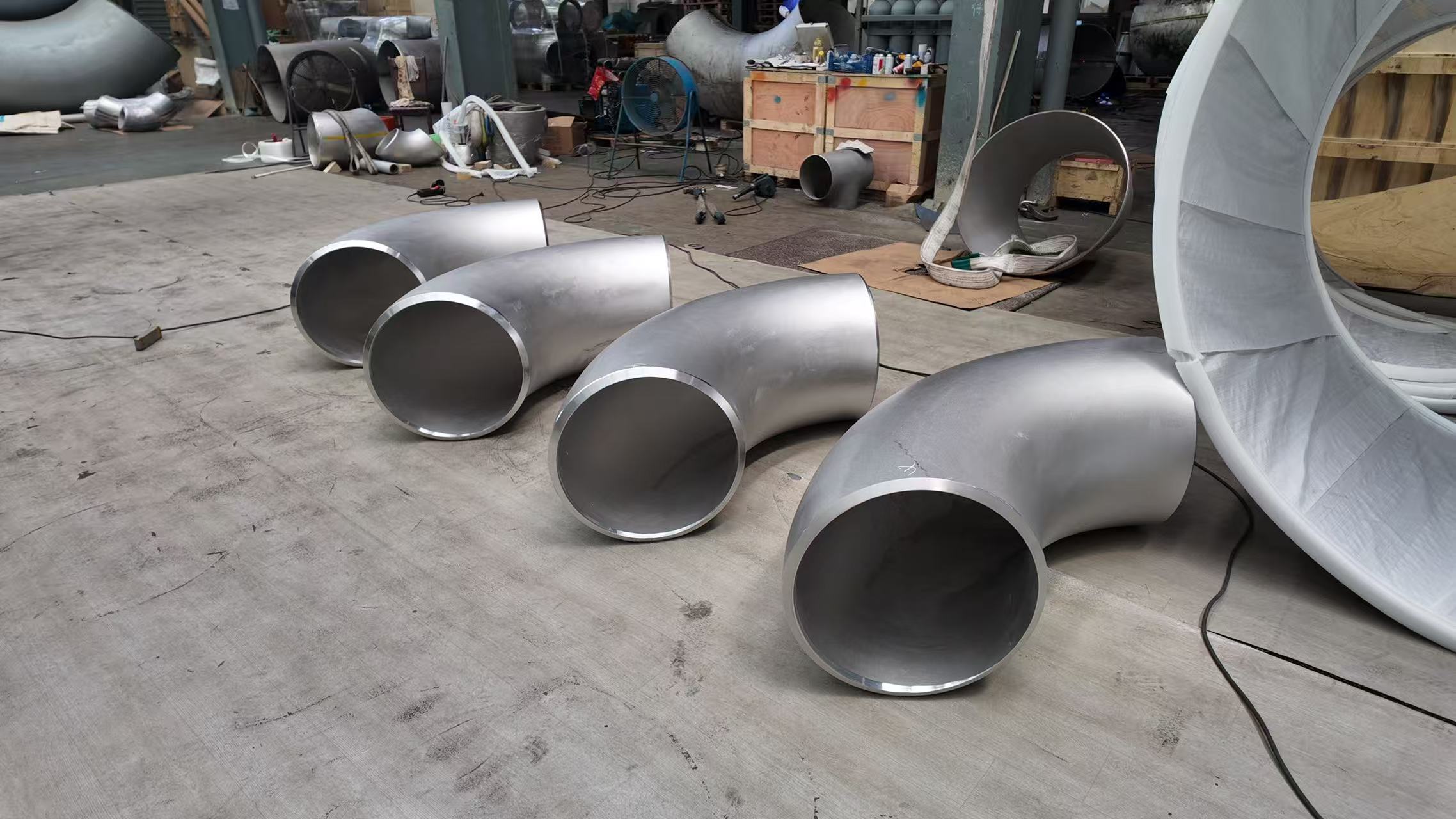 Warum spezifizieren Ingenieure für kritische Rohrleitungssysteme geschmiedete Fittings anstelle von gegossenen Alternativen?